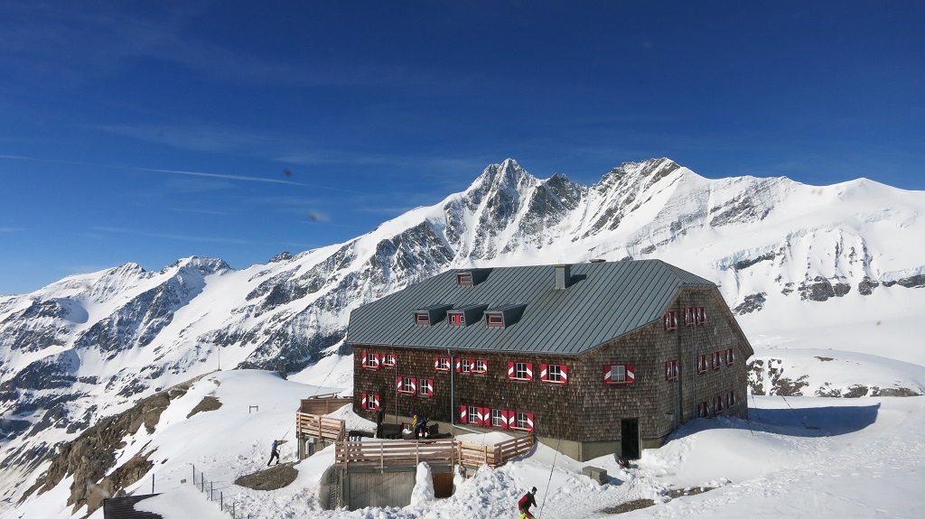 winterlicher Grossglockner mit Oberwalderhütte